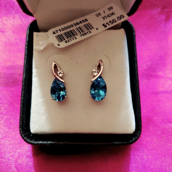 Jewelry - Pierced earrings